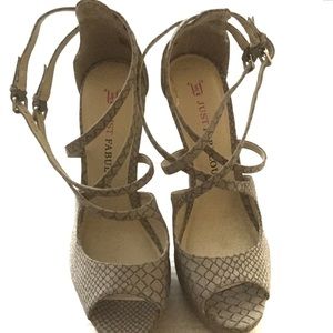 NWOT  JUST FABULOUS  size 7 1/2M stiletto shoes